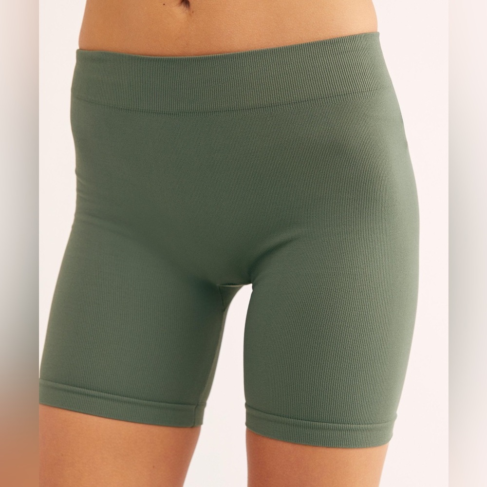 Seamless rib bike short